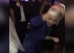 Katty Perry, pusă pe distracţie! Diva pop le-a făcut o surpriză maximă unor nuntaşi (VIDEO)