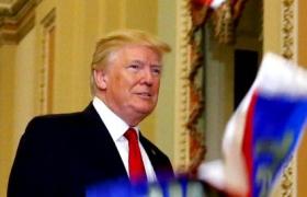 Donald Trump, ţinta unui atac neobişnuit pe holurile Capitoliului! Un bărbat a fost reţinut imediat