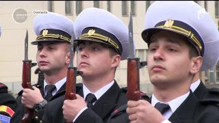 Bobocii de la Academia Navală Mircea Cel Bătrân Constanţa, dar şi cei de la Academia Forţelor Terestre din Sibiu au depus jurământul