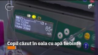 Neglijenţa unor părinţi ar putea lăsa un copil de doar un an cu semne pentru toată viaţa! Micuţul a căzut într-o oală cu apă clocotită!