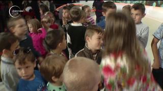 30 de copilaşi de grădiniţă care au vizitat platoul Antenei 1, unde au învăţat despre alimentaţia sănătoasă!