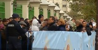 A treia zi de pelerinaj la moaştele Sfântului Dimitrie. Mii de credincioşi din toată ţara s-au adunat pe Dealul Mitropoliei