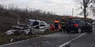 A fost alertă pentru salvare de vieţi şi în Tulcea! Un grav accident a fost provocat de un şofer grăbit, care a intrat cu viteză într-o curbă