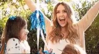 Jessica Alba va deveni mamă pentru a treia oară! Ea şi soţul ei, Cash Warren, vor deveni părinţii unui băieţel.