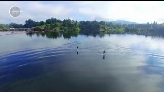 A fost inventată bicicletă acvatică. Permite deplasarea pe lacuri, râuri şi chiar oceane!