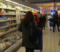 Românii dau prea mulți bani pe mâncare, pe care mai apoi o aruncă