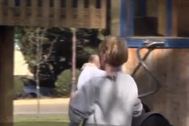 Mămicile şi bebeluşii din Sibiu nu mai au nicio grijă când ies la plimbare. S-au inventat căsuţele pentru alăptat!