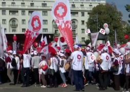 Noi discuții pe salariile românilor. Sindicatele ameninţă că ies în stradă dacă le scad veniturile (VIDEO)