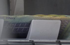 Guvernul ţine 3 MILIOANE de angajaţi cu sufletul la gură! Aceştia nu ştiu dacă de la 1 ianuarie le vor scădea veniturile