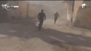 Imagini de groază din Siria. Zeci de copii fug din calea bombelor care le-a lovit grădiniţa (VIDEO)