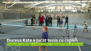 Ducesa de Cambridge joacă tenis, chiar şi însărcinată! (VIDEO)