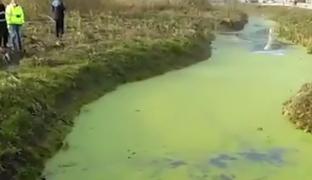 MOARTE suspectă în judeţul Gorj! Cadavrul unui bărbat a fost găsit într-un canal de colectare a apei