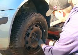 Schimbarea anvelopelor de iarnă aduce din nou profit important vulcanizărilor