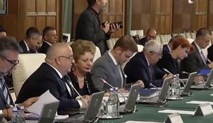 Zile decisive la Guvern. Analiştii avertizează că salariile românilor s-ar putea micşora (VIDEO)