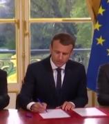 Emmanuel Macron i-a scris unei adolescente de 13 ani o poezie despre Turnul Eiffel!