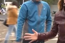 Fluieratul pe stradă și claxonatul fac parte dintr-un pachet de legi care vizează hărţuirea sexuală