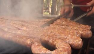 Cârnatul de 100 de metri şi plăcinta de 800 de kilograme, în Parcul Naţional din Capitală