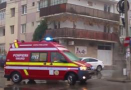 Două surori, lovite în plin pe o trecere de pietoni din Bistriţa. Şoferul este de negăsit (VIDEO)