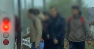 Drumul spre şcoală este un adevărat CALVAR pentru zeci de elevi din Teleorman, deşi copiii plătesc lunar 200 de lei pentru abonament