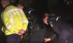 Bărbat împuşcat de un poliţist pe care îl atacase cu toporul