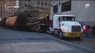 Cel mai admirat brad de Crăciun a fost adus la New York. Are 23 de metri înălțime