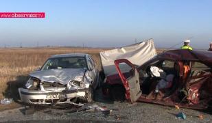 Un bunic prea grăbit şi-a dus nepoata de zece ani la moarte sigură. Maşina a intrat pe contrasens și s-a izbit cu un alt automobil