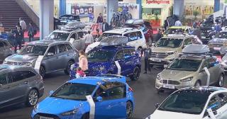 Dealerii auto au furat startul de Black Friday: reduceri și de 25% la mașinile noi, la cel mai mare târg auto din România