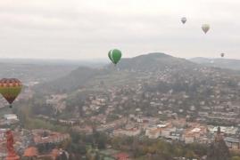 Spectacol cu baloane cu aer cald, în Franţa, la aniversarea a 234 de ani de la primul zbor cu un balon cu aer cald din lume