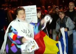 Noaptea protestelor cu hârtie igienică s-a repetat duminică