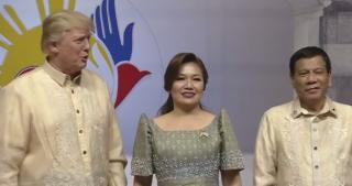 Donald Trump a ajuns în Filipine, ultima destinaţie a turneului său din Asia