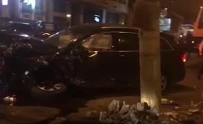 Impact mortal în centrul oraşului Constanţa! Doi tineri s-au stins, după ce maşina lor a ricoşat dintr-un stâlp direct în sediul ISU