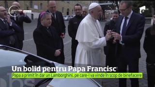Suveranul pontif a primit un "papamobil" mult mai rapid! Cum arată bolidul binecuvântat (VIDEO)