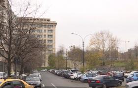 Maşina de lux a unui deputat PSD a fost furată chiar de lângă Palatul Parlamentului şi sediul SRI. În ea erau mai multe documente importante