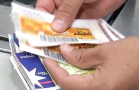 Revoluţia fiscală scoate din buzunarele angajaţilor şi bonurile de masă. Ce soluţii au să compenseze veniturile