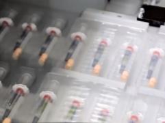 Medicii s-au rugat degeaba de părinţi. Un copil de un an şi o lună, nevaccinat, e a 36-a victimă a rujeolei, în România, în acest an