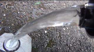 Un izvor cu apă de munte din Baia Sprie, atracția localnicilor, dar și a turiștilor