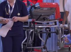 O femeie din Vaslui a ajuns în scaun cu rotile, din cauza inconştienţei unui şofer care o luase în maşina sa, la ocazie!