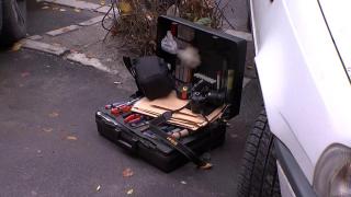 Cinci saci, plini cu milioane de cartele telefonice, au fost găsiţi de un bărbat pe o stradă din Bucureşti - VIDEO