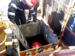 Incendiu puternic la bordul unei nave, în Portul Constanţa. Un marinar a suferit un traumatism la umăr, alţi doi sunt intoxicaţi