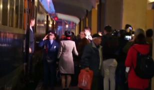 Klaus Iohannis, cu trenul spre Ploiești. Președinte a plătit 26 de lei pentru călătoria de aproape o ora (VIDEO)