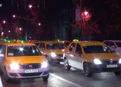 Revolta împotriva şoferilor UBER continuă! Sute de taximetrişti au protestat în Bucureşti, până târziu în noapte