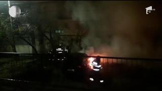 Un autoturism a ars ca o torţă pe centura ocolitoare a Braşovului! Maşina a fost distrusă complet