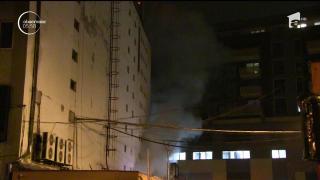 Incendiu puternic la un atelier de boxe audio din Cluj Napoca. Pompierii s-au luptat mai bine de două ore cu flăcările