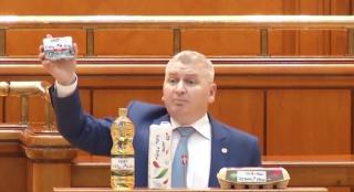 Circ cu pâine, lapte şi ouă la tribuna Parlamentului. Opoziţia nu a reuşit să demită Guvernul Tudose