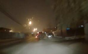 Accident spectaculos filmat în Popești-Leordeni: o mașină se răstoarnă după impactul cu un automobil parcat