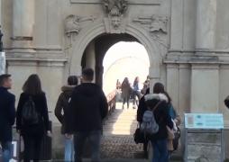 Cetatea de la Alba Iulia, ocupata de turişti, de 1 decembrie. Nu se mai găseşte un loc la hoteluri sau pensiuni