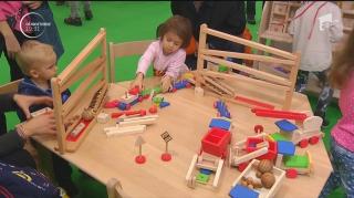 Nouă modă a jucăriilor. Micuţii s-au gândit la ce îi vor scrie Moşului să le aducă de Crăciun