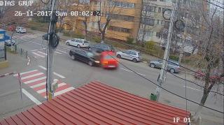 Accident filmat în Buzău: un şofer nu a dat prioritate, iar trei maşini s-au făcut praf