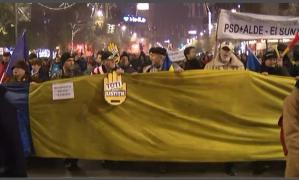 Românii ies din nou în stradă. Sunt deja proteste de amploare în Bucureşti