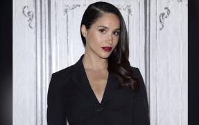 Prinţul Harry s-a logodit cu Meghan Markle! Inelul special pe care îl poartă aleasa mezinului de la Casa Regală a Marii Britanii (VIDEO)